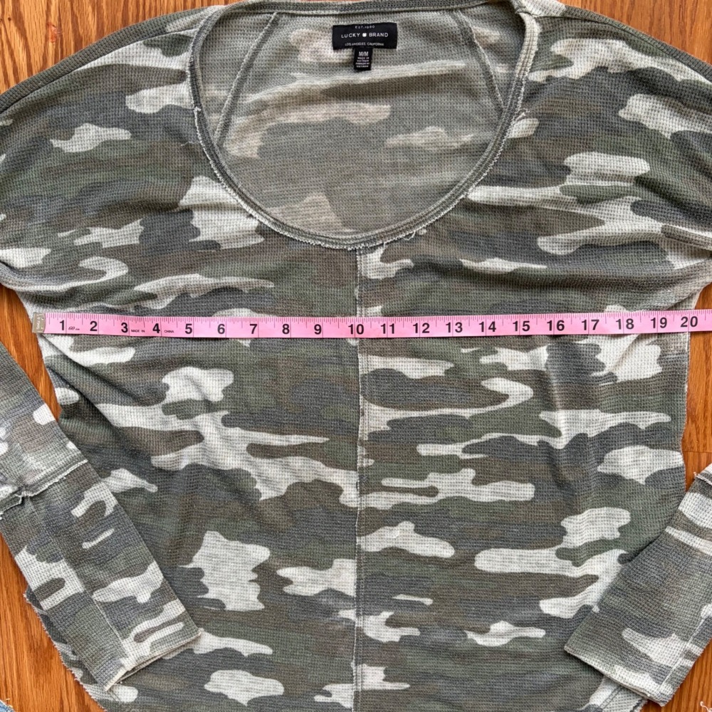 Y2K Lucky Brand Camo Long Sleeve Waffle Knit Scoop Neck Shirt Sz Medium Vintage - Picture 7 of 10